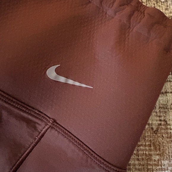 Women’s Nike Go high wasted 7/8 leggings with pockets earth/black - Picture 8 of 8